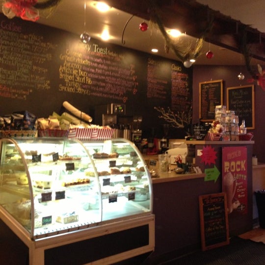 11/28/2012 tarihinde Emily F.ziyaretçi tarafından Aroma Cafe'de çekilen fotoğraf