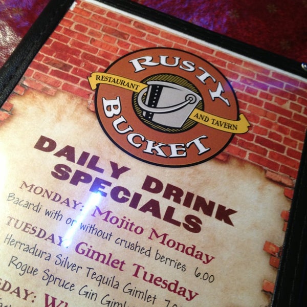 Rusty Bucket Restaurant and Tavern Indianapolis'te Bar