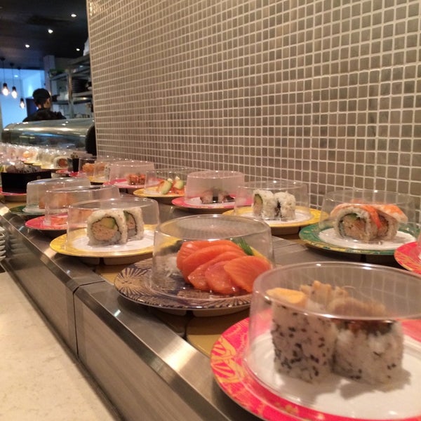 รูปภาพถ่ายที่ Sushi E โดย Tom H. เมื่อ 5/15/2014