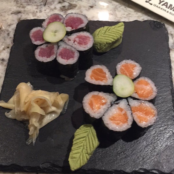 12/2/2017 tarihinde Karen L.ziyaretçi tarafından Yama Izakaya &amp; Sushi'de çekilen fotoğraf