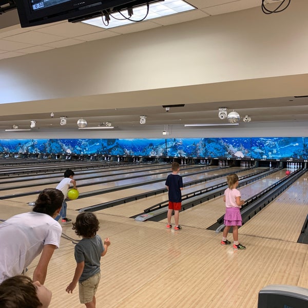 Das Foto wurde bei Bird Bowl Bowling Center von Gonzalo O. am 7/20/2019 aufgenommen