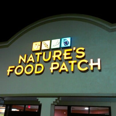 รูปภาพถ่ายที่ Nature&#39;s Food Patch Market &amp; Cafè โดย Rob D. เมื่อ 11/25/2012