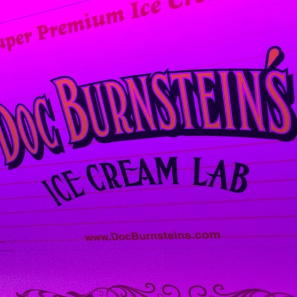 รูปภาพถ่ายที่ Doc Burnstein&#39;s Ice Cream Lab โดย Mayor JC Otis Wilson III เมื่อ 1/26/2014