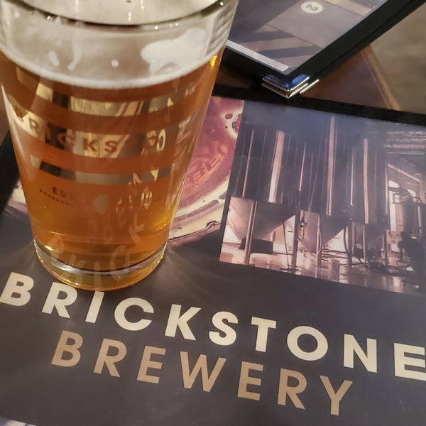 Снимок сделан в BrickStone Restaurant and Brewery пользователем Steve G. 11/6/2021