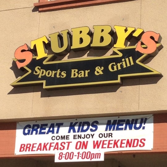 Foto diambil di Stubby&#39;s Sports Bar &amp; Grill oleh Mark Z. pada 11/4/2012