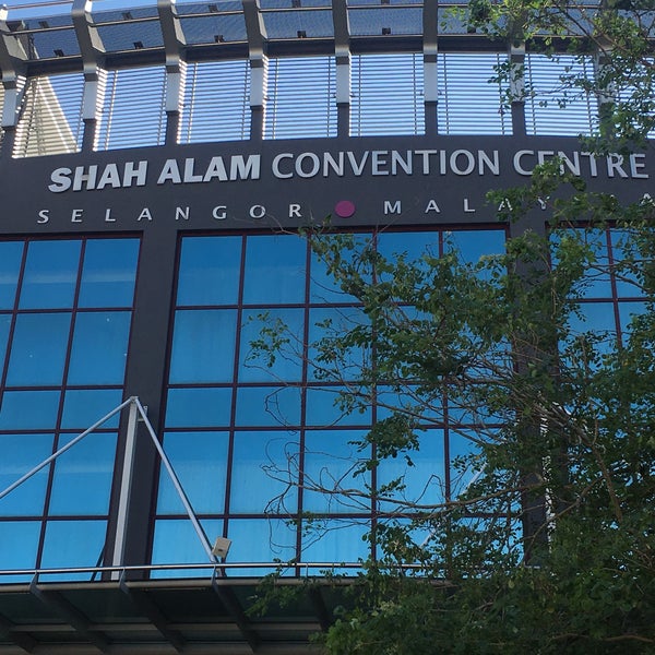 รูปภาพถ่ายที่ Shah Alam Convention Centre (SACC) โดย &#39;اومي حايسا&#39; เมื่อ 10/5/2017
