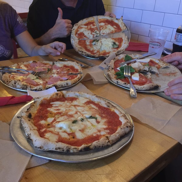 7/10/2016에 Raj T.님이 Pummarola Pastificio Pizzeria에서 찍은 사진