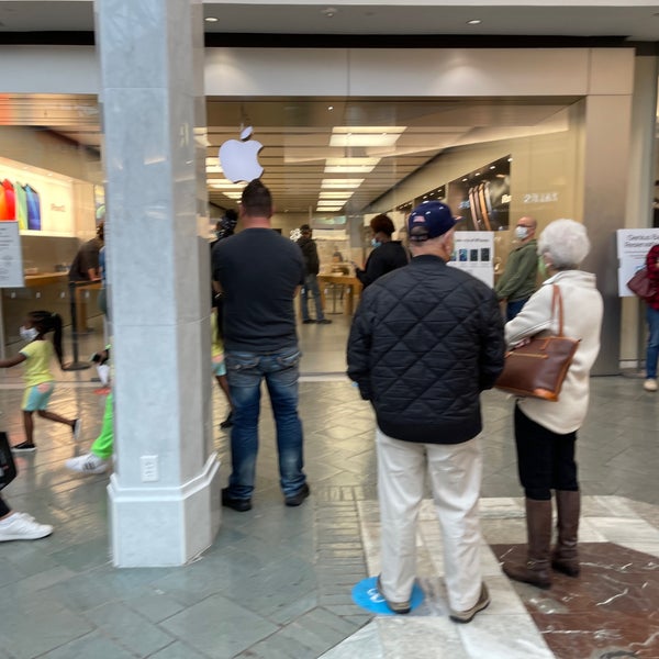 Apple Lakeside Shopping Center Electronics Store in Metairie