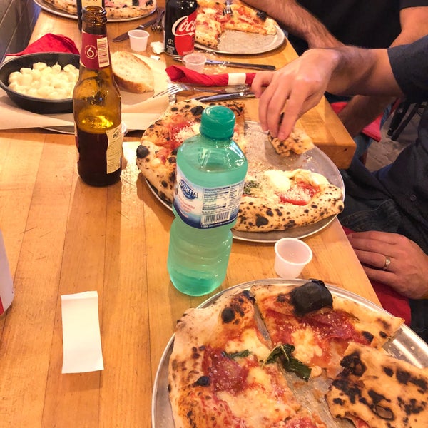 Снимок сделан в Pummarola Pastificio Pizzeria пользователем Raj T. 4/7/2018