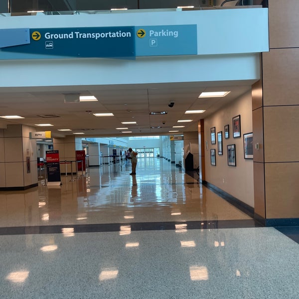 รูปภาพถ่ายที่ Gulfport-Biloxi International Airport (GPT) โดย Raj T. เมื่อ 8/6/2021