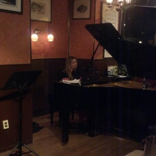 11/17/2012 tarihinde Katie Sue N.ziyaretçi tarafından Caffe Vivaldi'de çekilen fotoğraf
