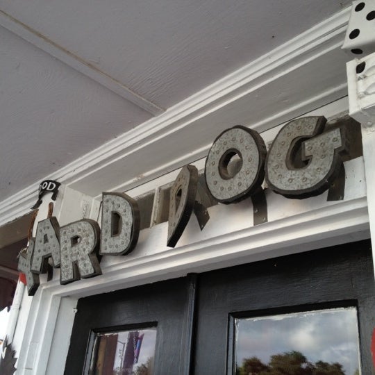 9/29/2012에 M-lon님이 Yard Dog Folk Art에서 찍은 사진