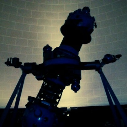 รูปภาพถ่ายที่ Planetario Universidad de Santiago de Chile โดย nanuk_cl เมื่อ 12/12/2012