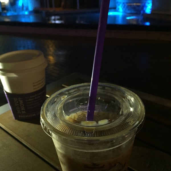Photo taken at The Coffee Bean &amp; Tea Leaf by Fares_al on 9/6/2016