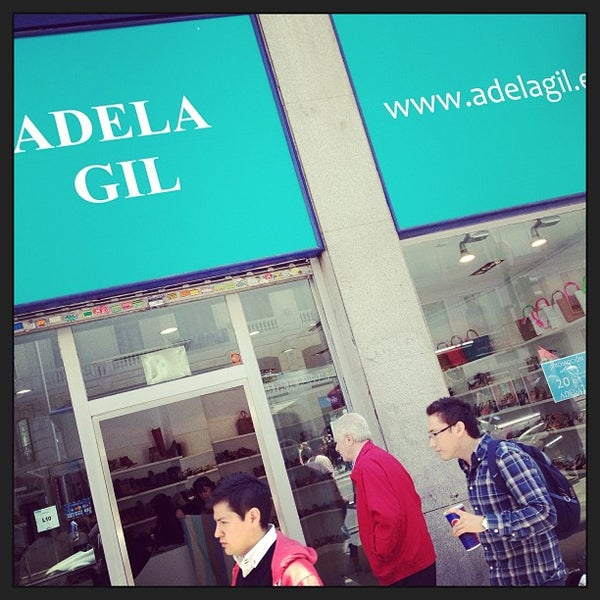 adela gil zapaterias