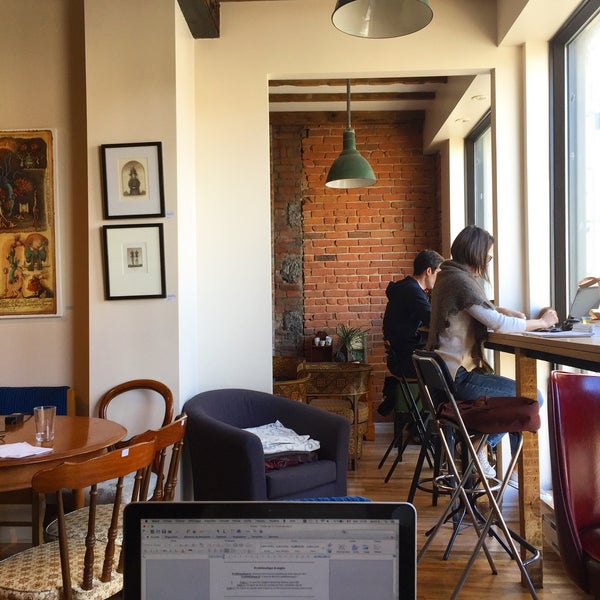 รูปภาพถ่ายที่ Anticafé Montréal โดย Anne S. เมื่อ 1/27/2016