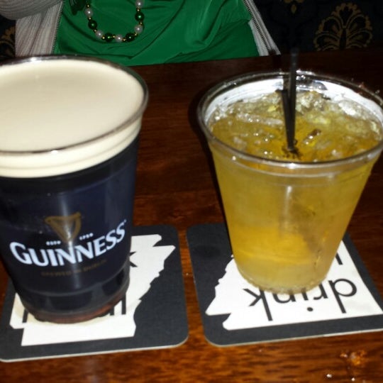 Foto scattata a Cregeen&#39;s Irish Pub da John M. il 3/15/2014