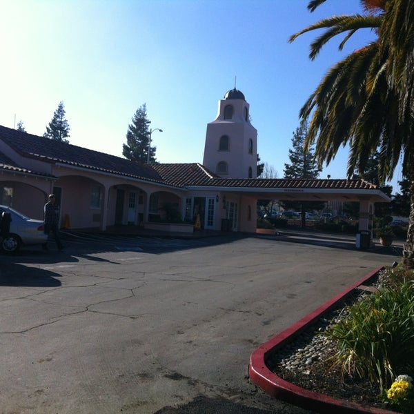 Photo taken at SFO El Rancho Inn, SureStay Collection by Best Western by Andrey on 1/8/2013