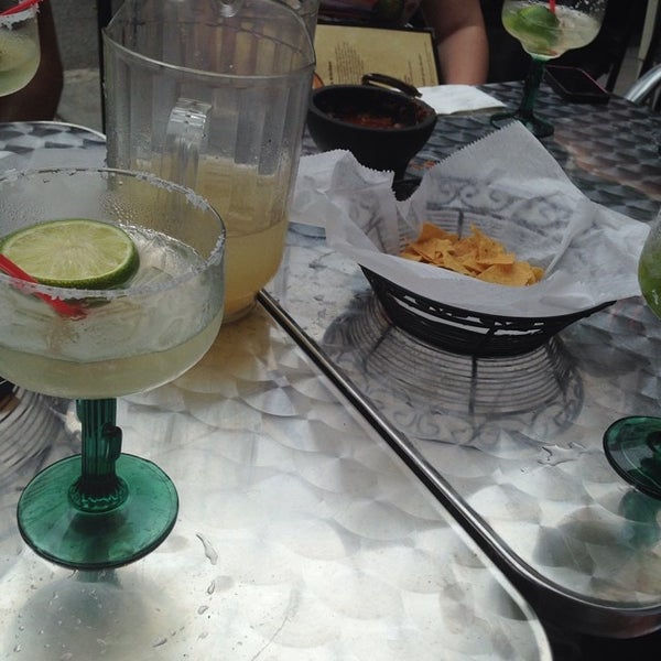 Foto diambil di Jose&#39;s Mexican Restaurant oleh Lavoska B. pada 7/14/2014