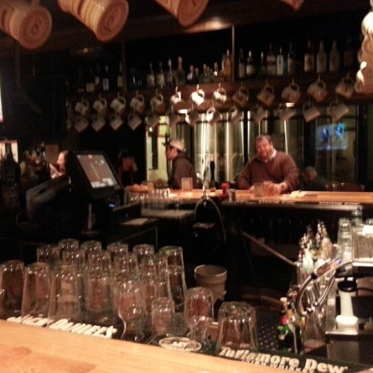 11/3/2012 tarihinde Don P.ziyaretçi tarafından Tullycross Tavern &amp; Microbrewery'de çekilen fotoğraf