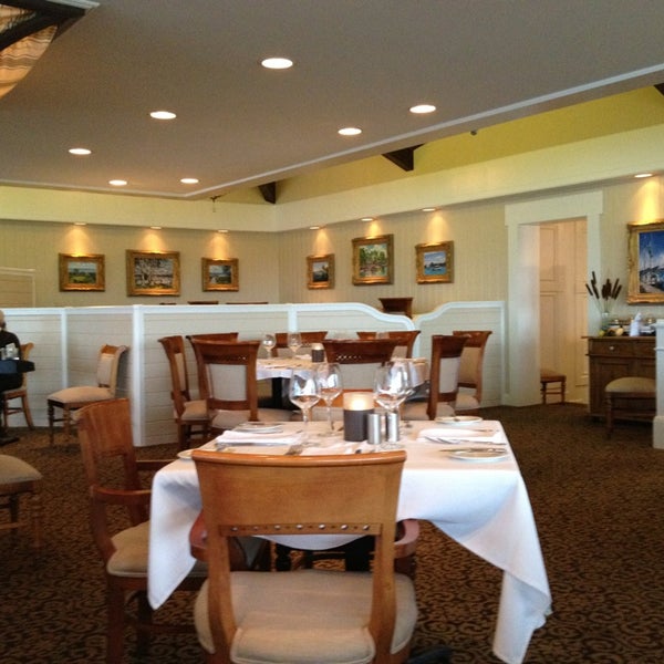 Снимок сделан в Stafford&#39;s Pier Restaurant пользователем Роман К. 9/21/2013