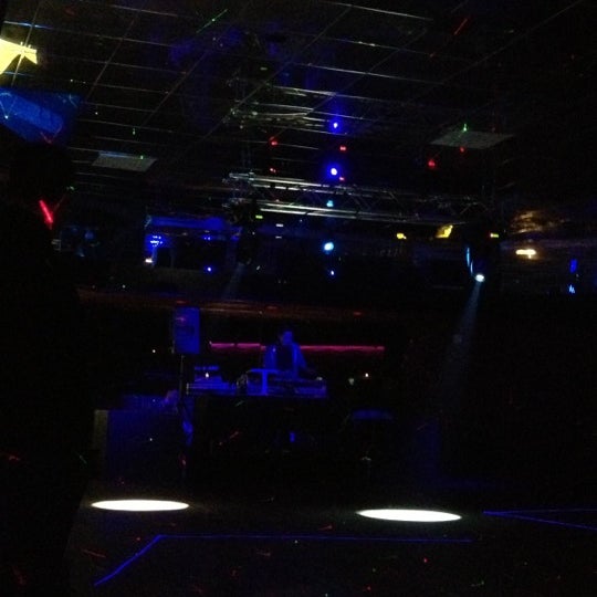 10/21/2012 tarihinde Ana M.ziyaretçi tarafından AXIS Nightclub'de çekilen fotoğraf