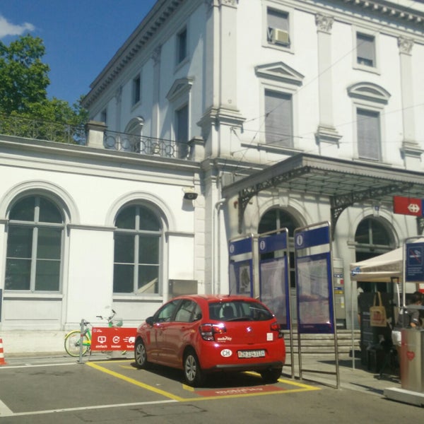 7/24/2018 tarihinde Jansku R.ziyaretçi tarafından Bahnhof Zürich Stadelhofen'de çekilen fotoğraf