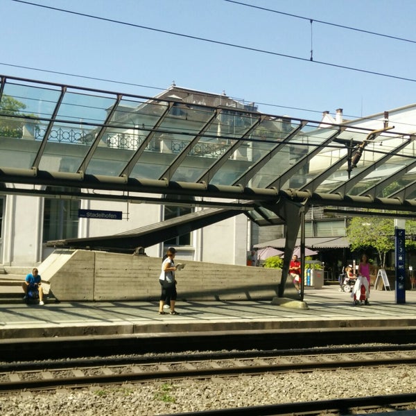 7/24/2018 tarihinde Jansku R.ziyaretçi tarafından Bahnhof Zürich Stadelhofen'de çekilen fotoğraf