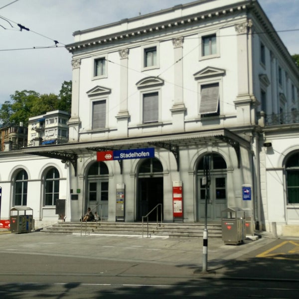 Das Foto wurde bei Bahnhof Zürich Stadelhofen von Jansku R. am 7/15/2018 aufgenommen