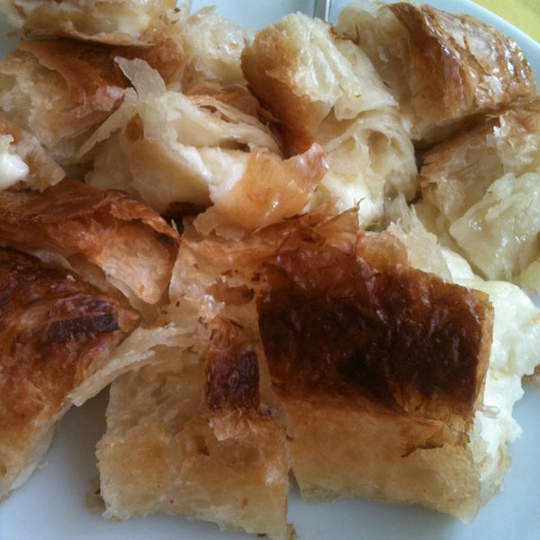 Yürü Börek &amp; Künefe Tatlıcı