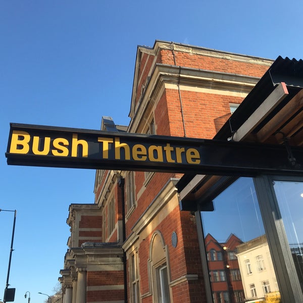 รูปภาพถ่ายที่ Bush Theatre โดย firestartr เมื่อ 2/15/2019