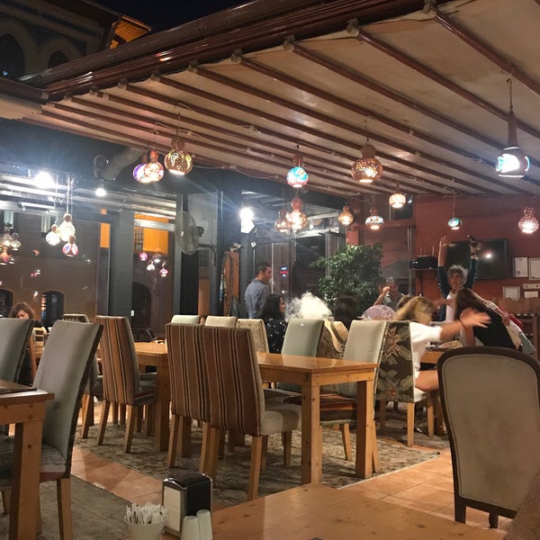Foto diambil di Palatium cafe and restaurant oleh Emrah pada 9/9/2019