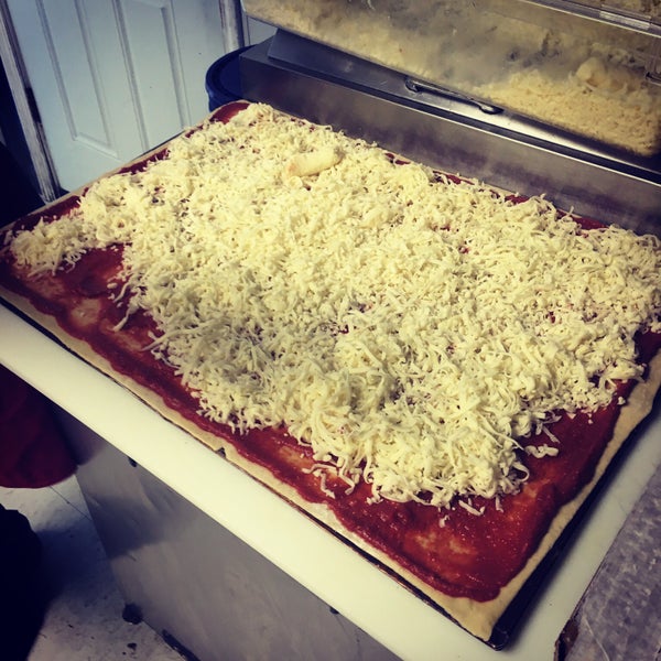 Colossal Crab & Miller Pizza Chicago Bronzeville 9 tips from 192 visitors