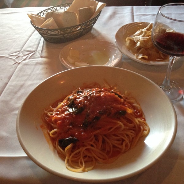 Free wifi, good arugula salad and wonderful pasta with tomato sauce and basil!