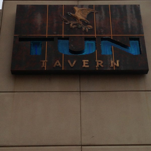 4/16/2013 tarihinde Barb B.ziyaretçi tarafından Tun Tavern Restaurant &amp; Brewery'de çekilen fotoğraf