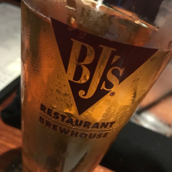 Photo taken at BJ&#39;s Restaurant &amp; Brewhouse by Charles M. on 2/8/2019