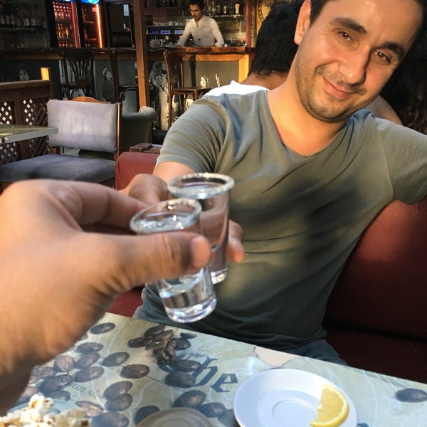 Das Foto wurde bei Saklıbahçe Cafe Bistro von Metin am 8/13/2019 aufgenommen