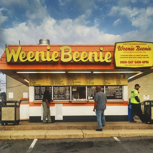 Photo taken at Weenie Beenie by Charles P. on 8/21/2014