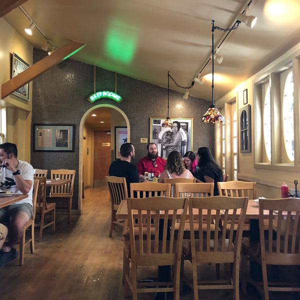 Foto diambil di Ruth&#39;s Diner oleh Vahid pada 7/27/2019