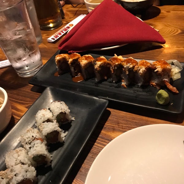 Foto tomada en Ohjah Japanese Steakhouse Sushi &amp; Hibachi  por Cyn el 8/1/2018