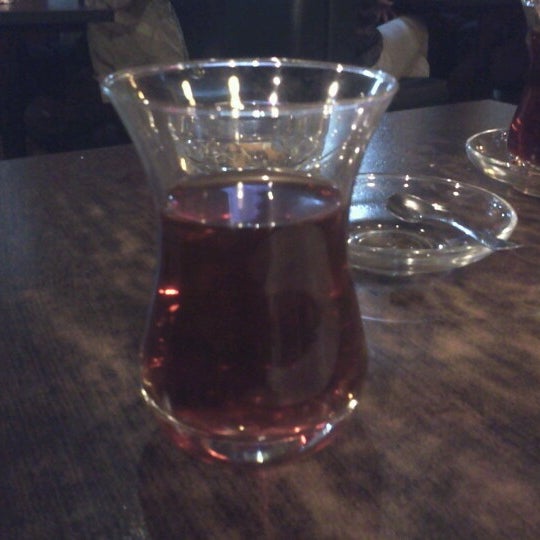Foto tirada no(a) Adalya Cafe por Murat K. em 11/22/2012