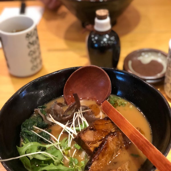 Снимок сделан в Zen Ramen &amp; Sushi пользователем Kenny L. 9/7/2019