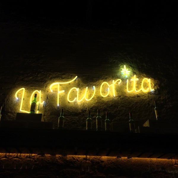 รูปภาพถ่ายที่ Chupitería La Favorita โดย Ale M. เมื่อ 2/24/2016