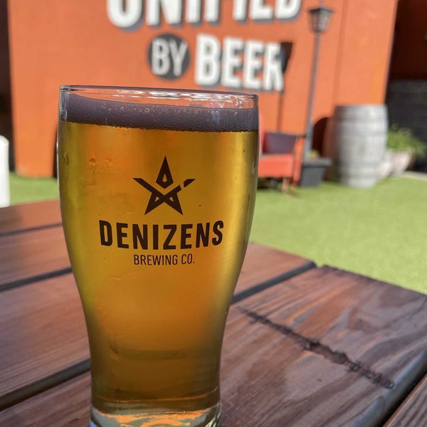 Foto tomada en Denizens Brewing Co.  por Wayne el 9/1/2022