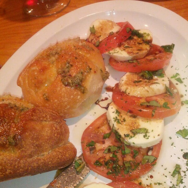 Foto tomada en Ragazzi&#39;s Pizza &amp; Restaurant  por Ellen E. el 2/14/2013