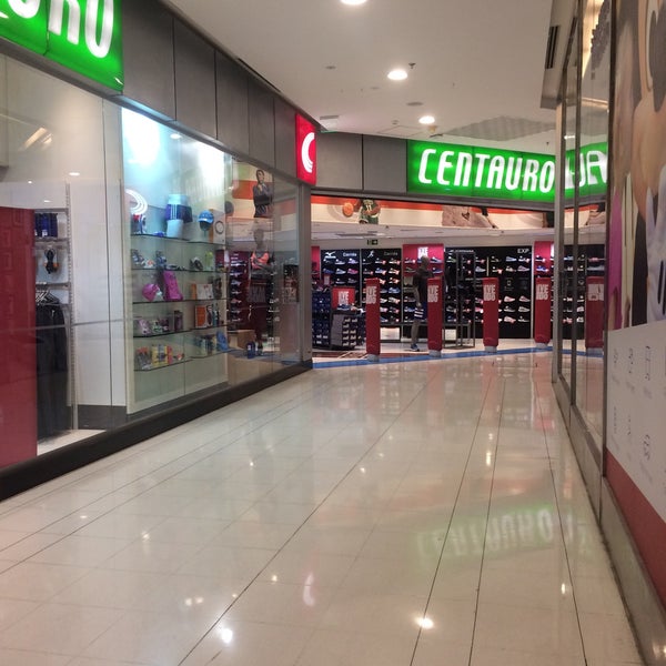 Foto tirada no(a) Shopping Metrô Santa Cruz por Sacha C. em 7/16/2018