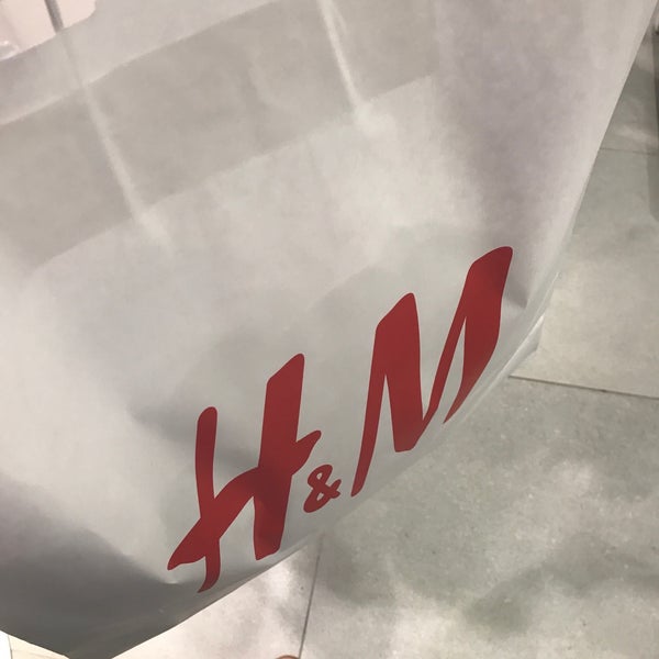 H&M Clothing Store in Del Amo Fashion Center