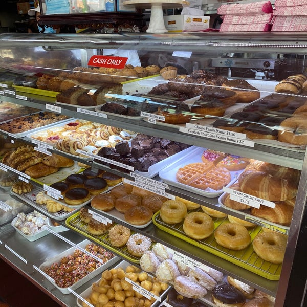 Foto tirada no(a) DK&#39;s Donuts and Bakery por JDH em 5/17/2020