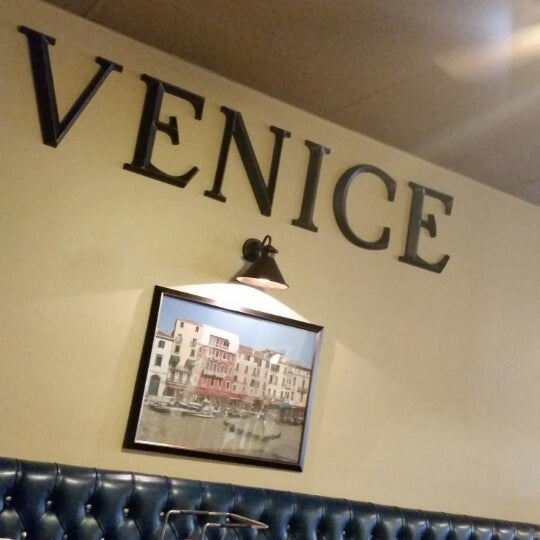 รูปภาพถ่ายที่ Venice Pizza House โดย Chris K. เมื่อ 5/11/2014