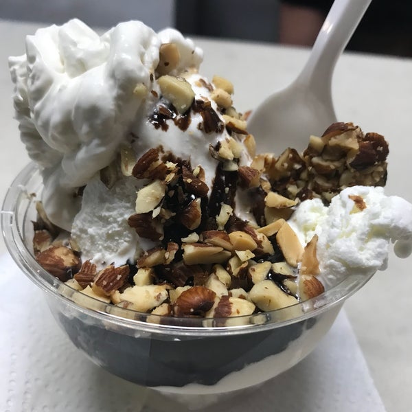7/10/2018 tarihinde Amira K.ziyaretçi tarafından Four Seas Ice Cream'de çekilen fotoğraf